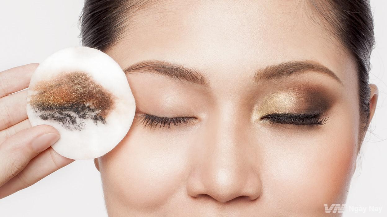 làm sạch da mặt bị mụn